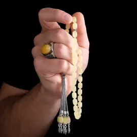 Ice Amber- Beyaz Kaplan Saçaklı Püskül Damla Kehribar Tesbih - 2