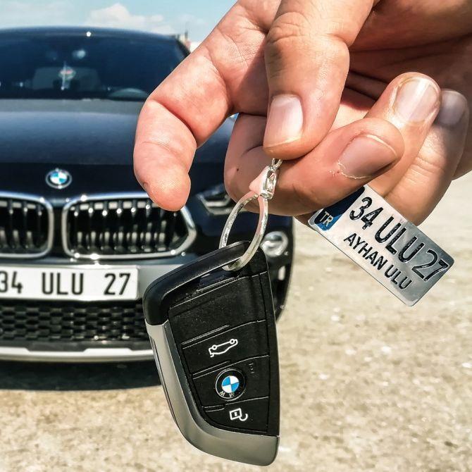 Personalized Araç Plaque Silver Keychain