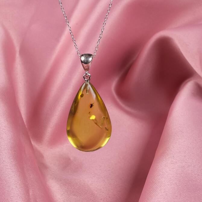 Sinek Fosilli Sertifikalı Damla Kehribar Kadın Kolye - Tesbihcibaba