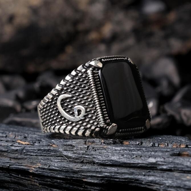 Vav Onyx Stone-set Silver Ring